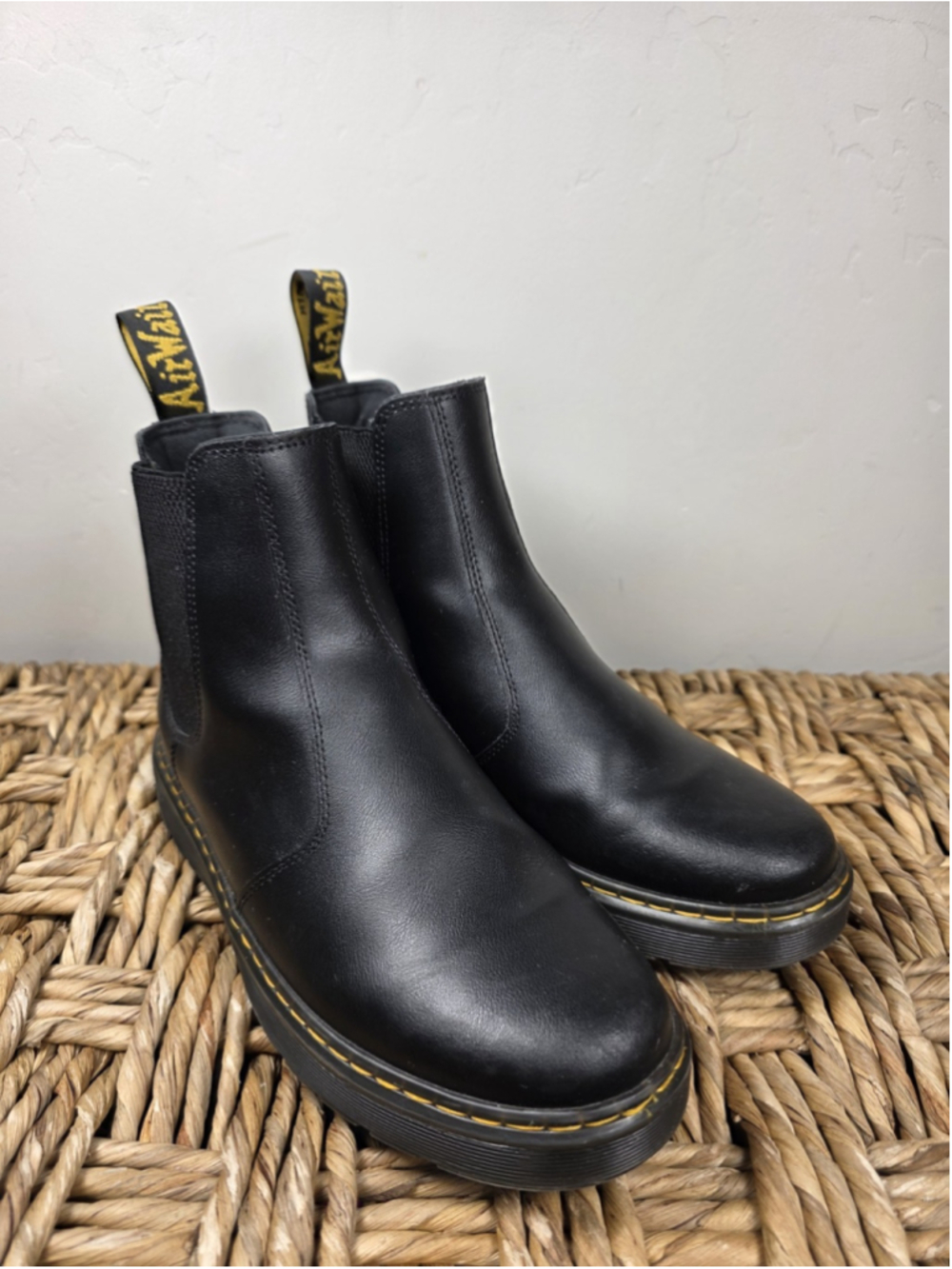 Dr Martens 2976 Chelsea Boots Black Leather Men 9 Women 10 UK 8 Slip On Classic